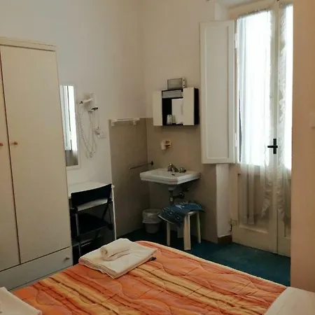 Manolita Hotel *